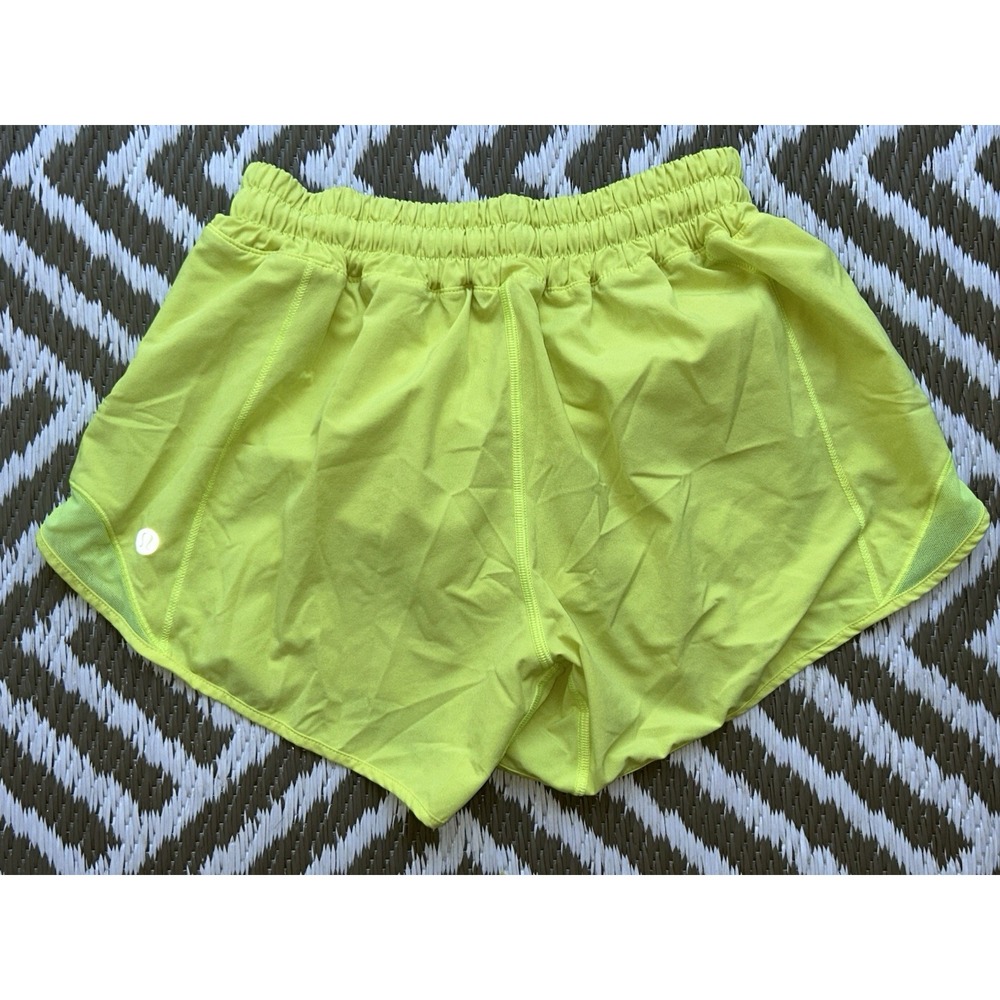 Lululemon Hotty Hot Shorts in a bright highlight yellow Size 4